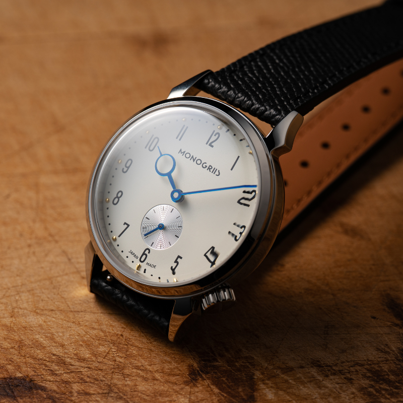 【Now Available for Pre-Order / Shipping Scheduled for Late June】 RESTA R50-001 Automatic Small Seconds Watch – 36mm Ivory Dial, Blue Hands, High-Domed Sapphire Crystal