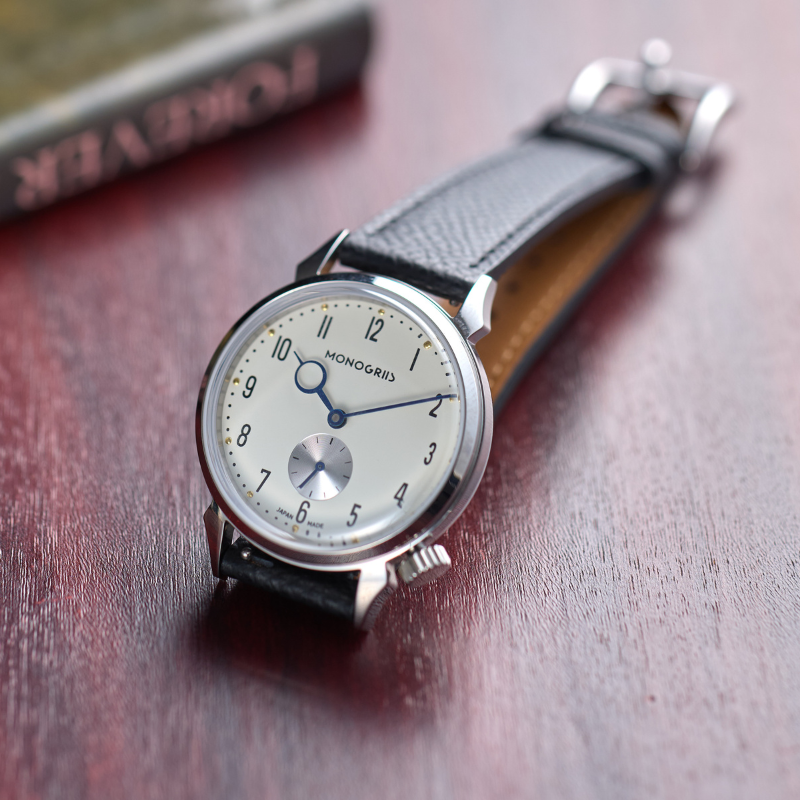 【Now Available for Pre-Order / Shipping Scheduled for Late June】 RESTA R50-001 Automatic Small Seconds Watch – 36mm Ivory Dial, Blue Hands, High-Domed Sapphire Crystal