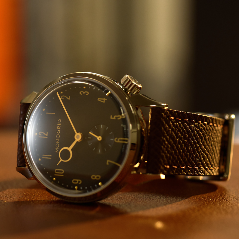 【Now Available for Pre-Order / Shipping Scheduled for Late June】 RESTA R50-001 Automatic Small Seconds Watch – 36mm Black Dial, Gold Hands, High-Domed Sapphire Crystal