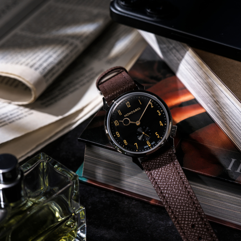 【Now Available for Pre-Order / Shipping Scheduled for Late June】 RESTA R50-001 Automatic Small Seconds Watch – 36mm Black Dial, Gold Hands, High-Domed Sapphire Crystal
