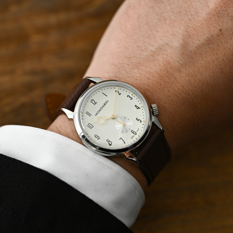 【Now Available for Pre-Order / Shipping Scheduled for Late June】 RESTA R50-001 Automatic Small Seconds Watch – 36mm Ivory Dial, Gold Hands, High-Domed Sapphire Crystal