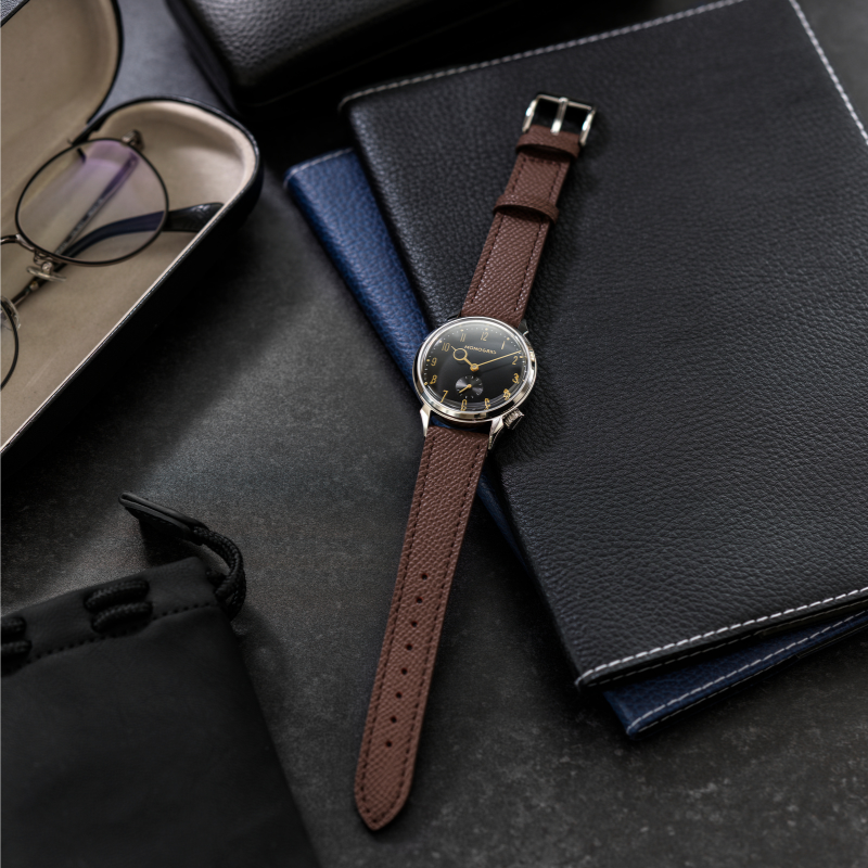 【Now Available for Pre-Order / Shipping Scheduled for Late June】 RESTA R50-001 Automatic Small Seconds Watch – 36mm Black Dial, Gold Hands, High-Domed Sapphire Crystal