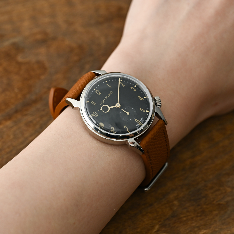 【Now Available for Pre-Order / Shipping Scheduled for Late June】 RESTA R50-001 Automatic Small Seconds Watch – 36mm Black Dial, Gold Hands, High-Domed Sapphire Crystal