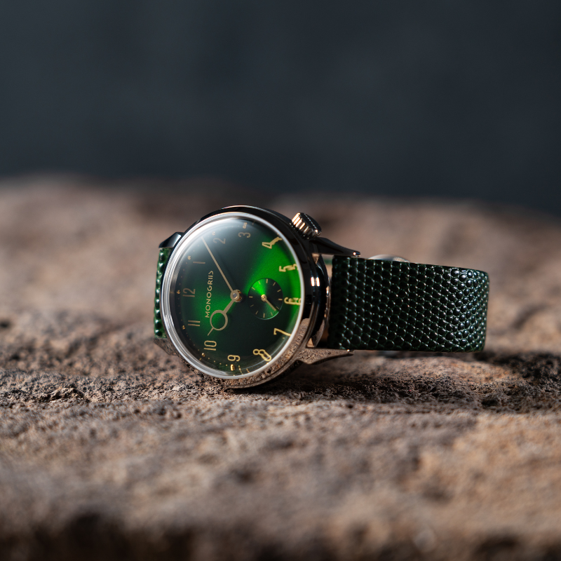 RESTA R50M-001 MIDORI - 翠 - 自動巻きスモールセコンド – 36mm サンレイグリーン文字盤 ゴールド針 ボックス型サファイアクリスタル