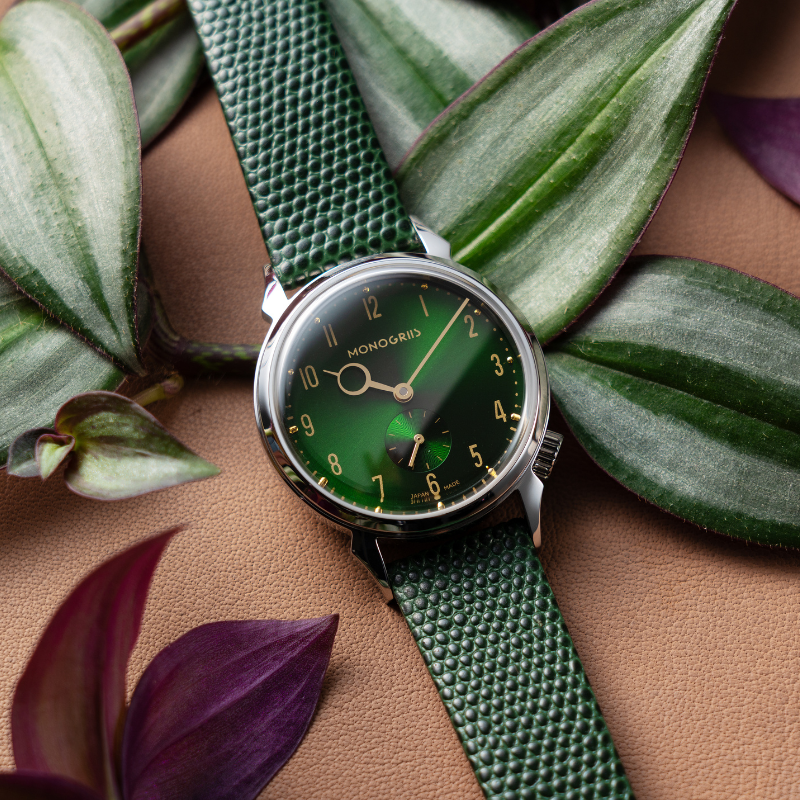 RESTA R50M-001 MIDORI - 翠 - 自動巻きスモールセコンド – 36mm サンレイグリーン文字盤 ゴールド針 ボックス型サファイアクリスタル